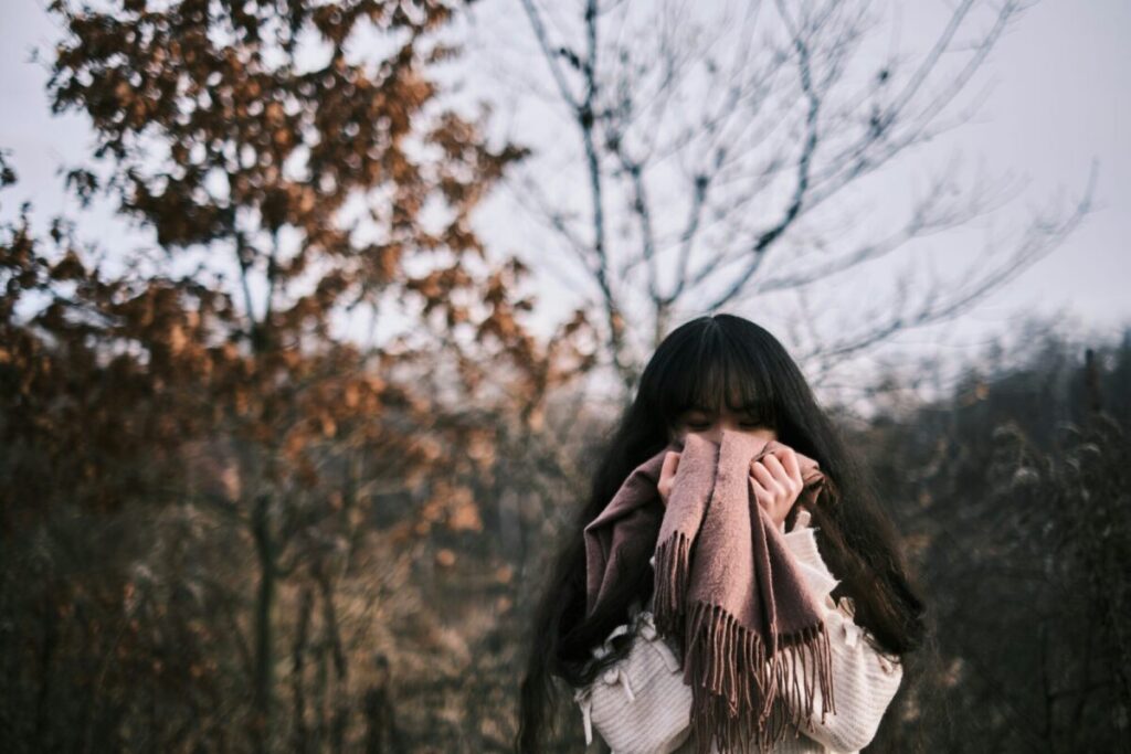 shy girl on picture- tips to overcome shyness