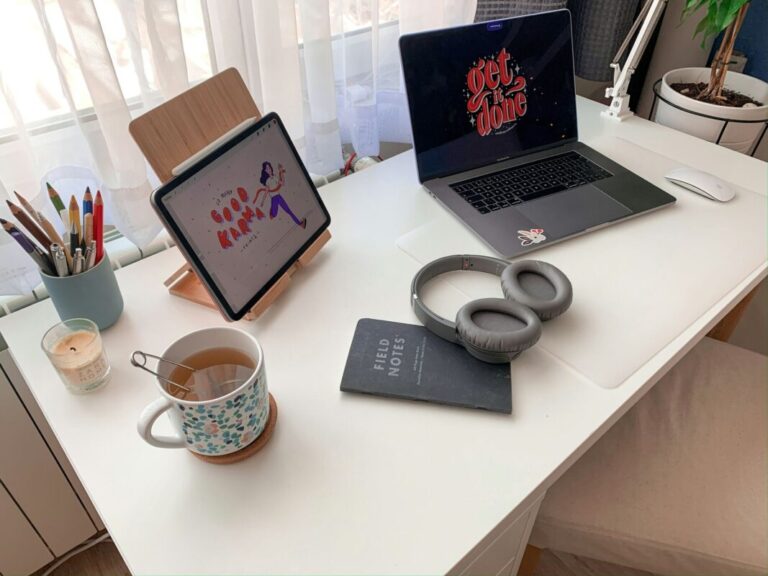 Organized office desk setup to help improve focus at work and boost productivity.