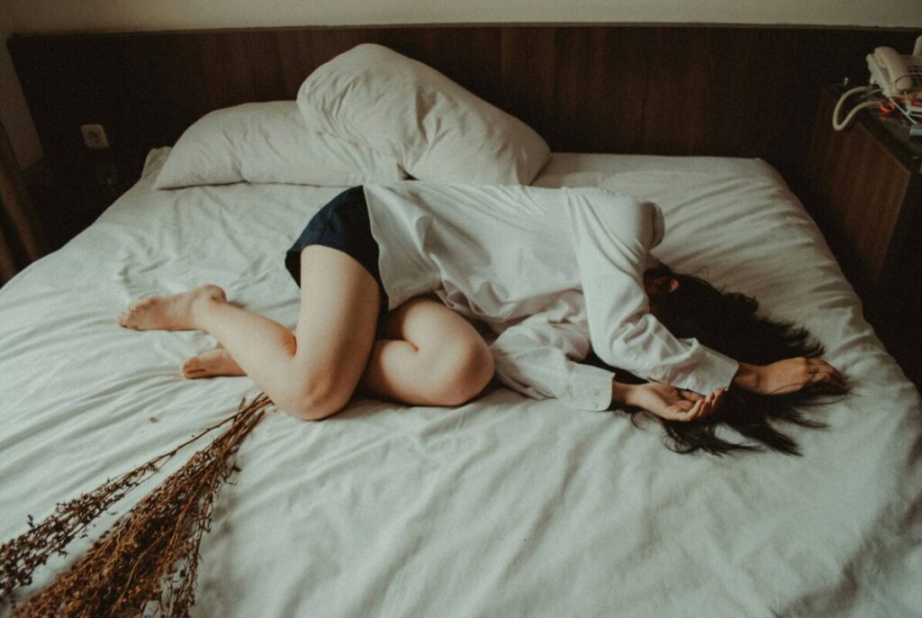 tired women- early warning signs of burnout 