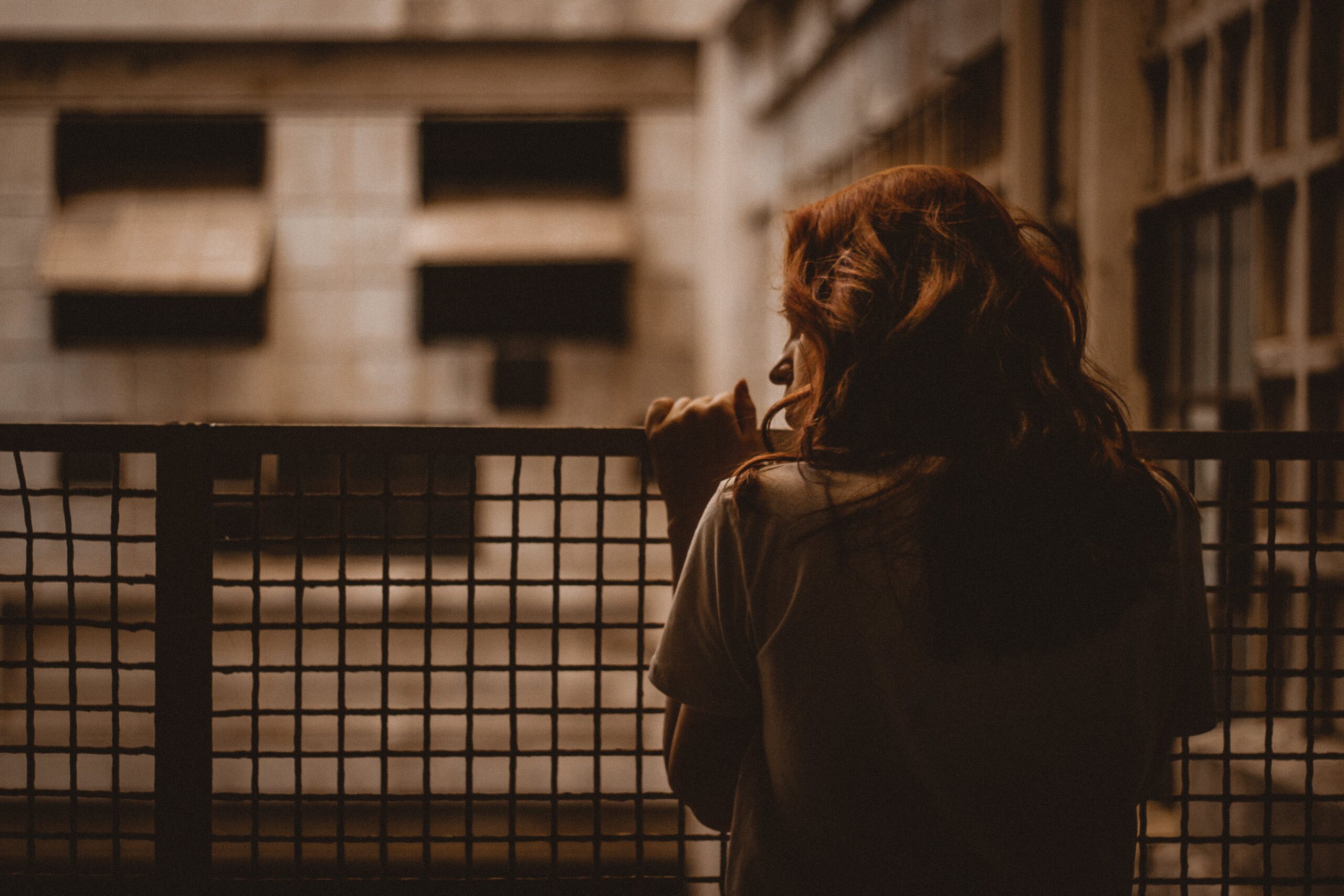 11 Clear Signs That Childhood Trauma Is Haunting You