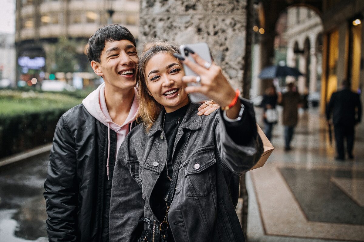 couple on first date