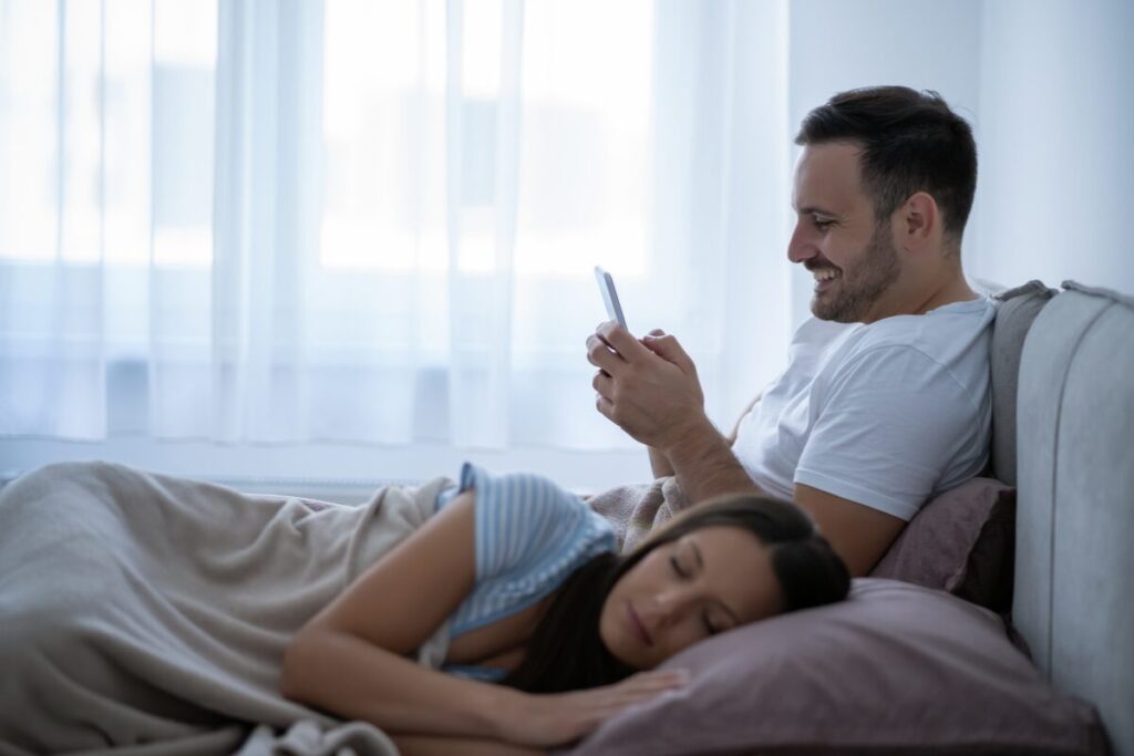 Man cheating- reasons why people cheat in relationship