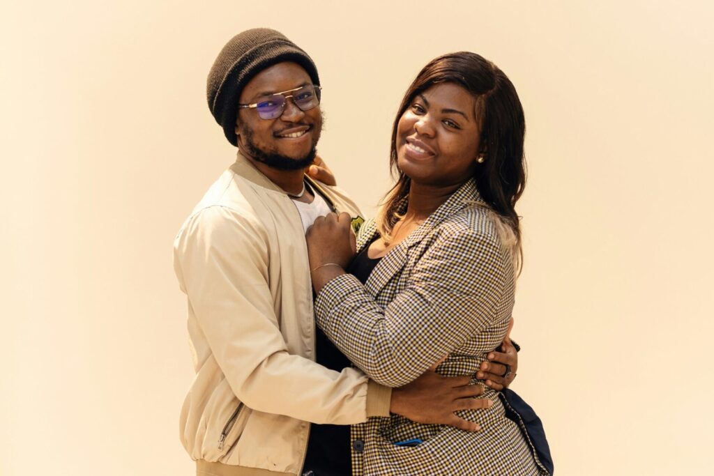 date ideas for new couples - couple hugging
