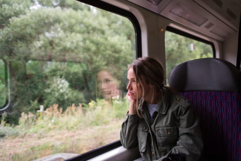 signs you're living by other people's expectations