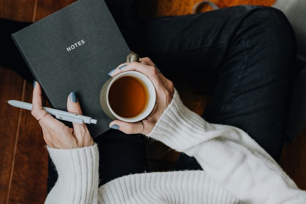Journal Prompts for Knowing What You Want in a Relationship 